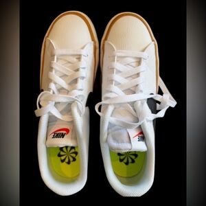 Women’s Nike White Court Legacy with Black and Tan Accents Sneaker EUC Size 8